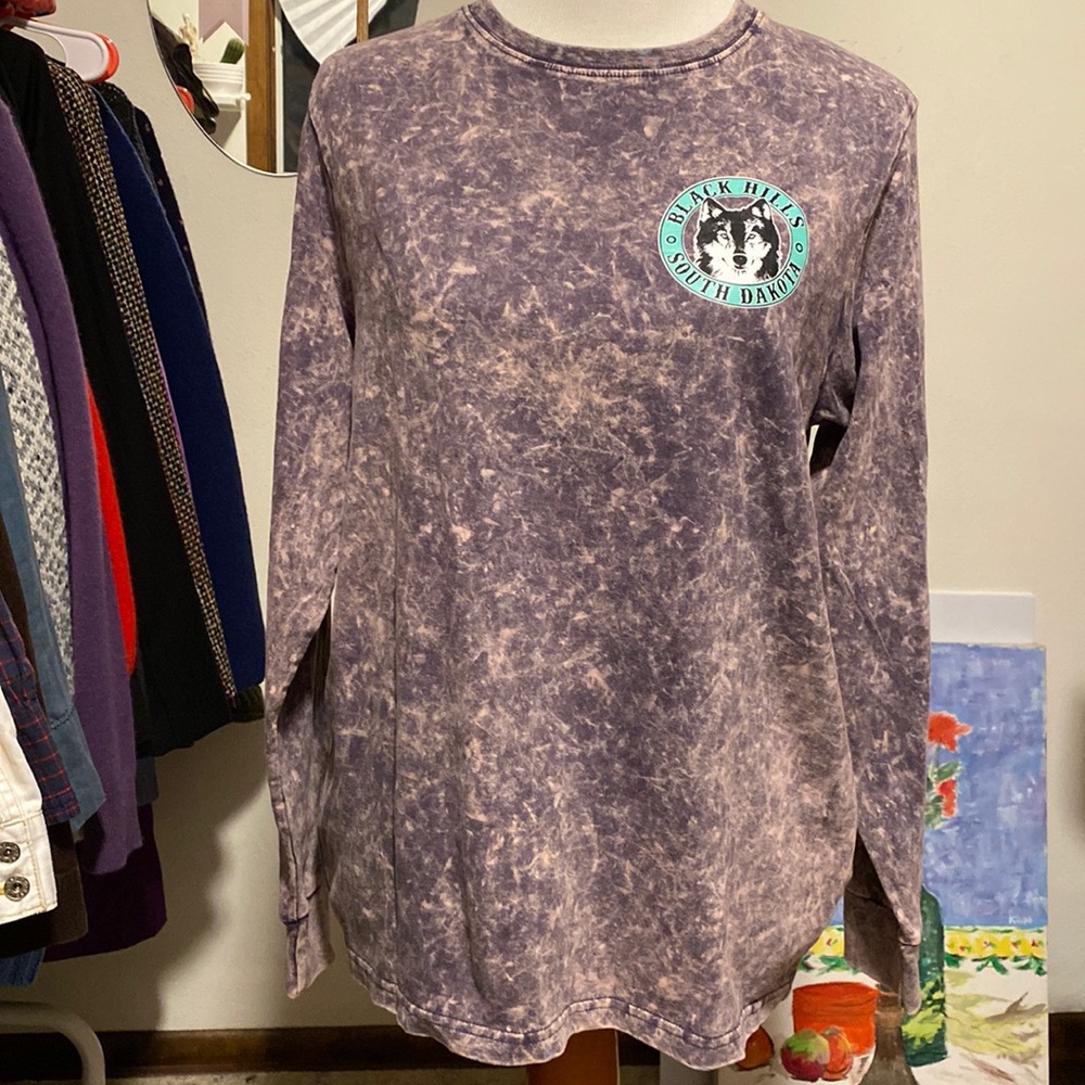 US VINTAGE brand souvenir long sleeved tshirt. Black Hills SD. Size small. NWT!